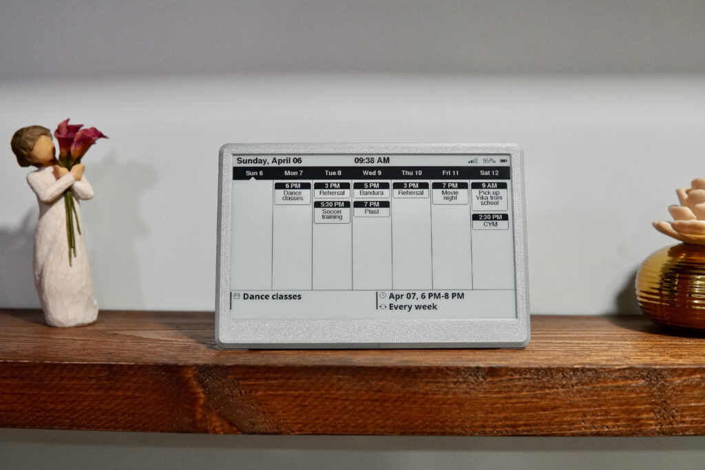 E-ink calendar showing the week with a recurring dance class event