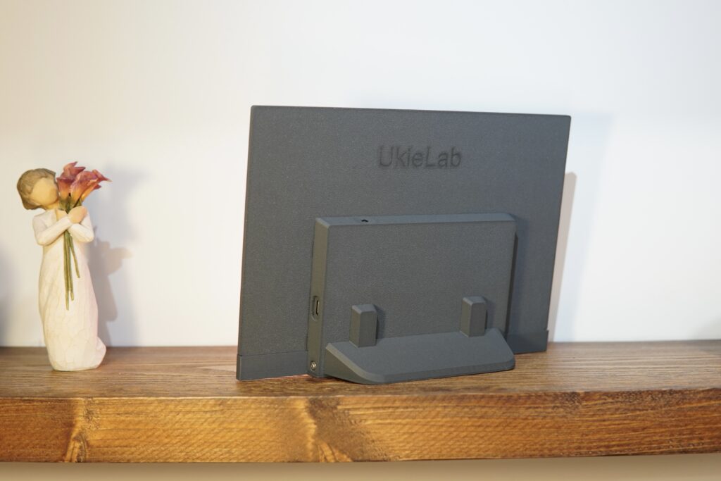 Back of the 10.2″ weather station with its detachable stand